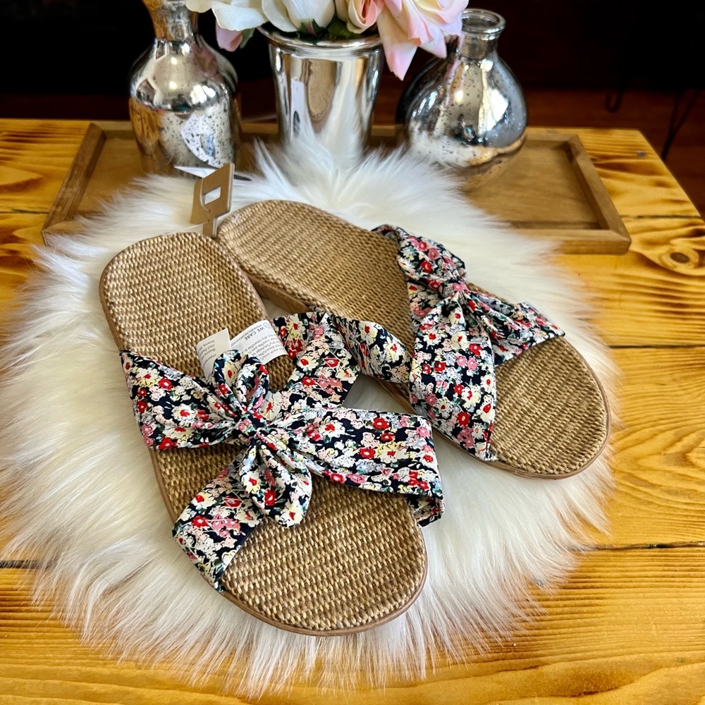 I Am Flower Sandals Sz. 8/9
